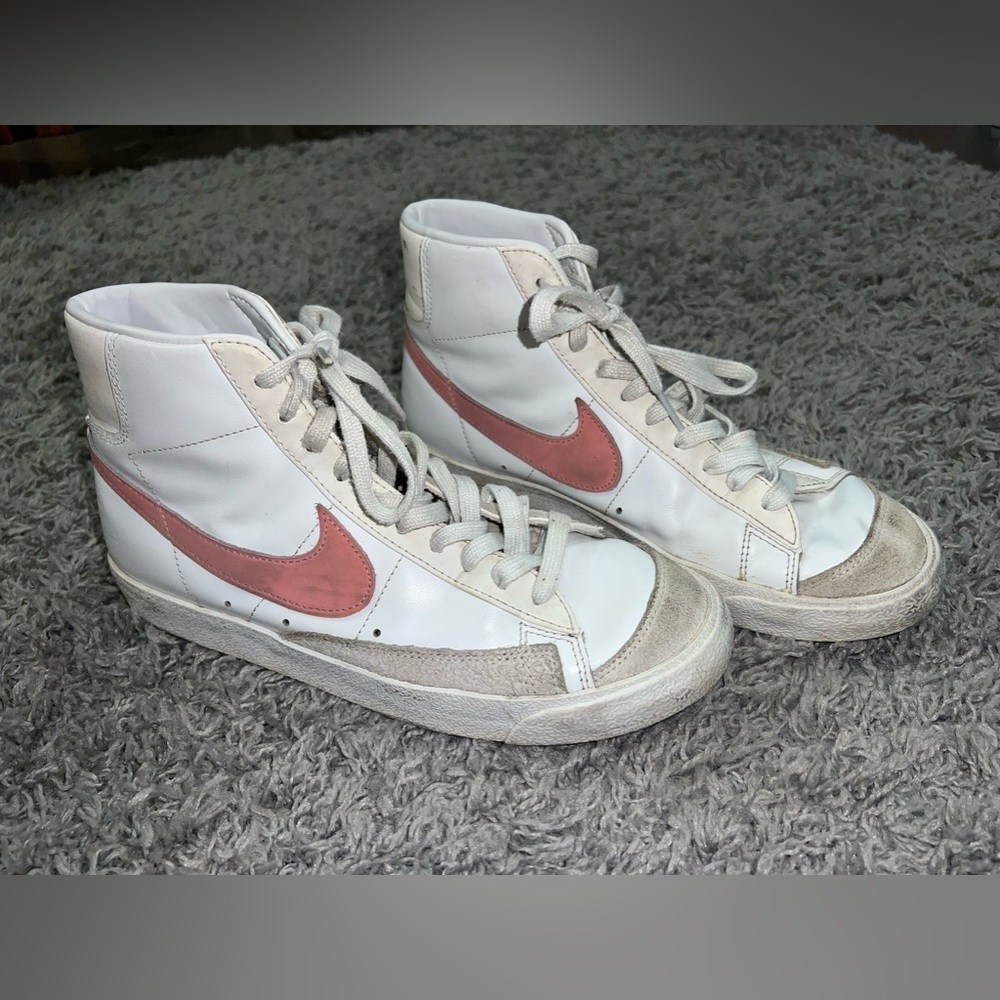 NIKE white & pink blazers 🤍💗